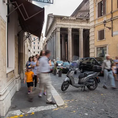 Delsi Pantheon Affittacamere 2*